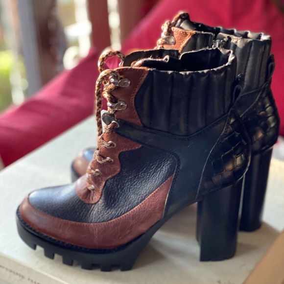 ANKLE BOOTS 🥾 NWOB - Picture 3 of 5